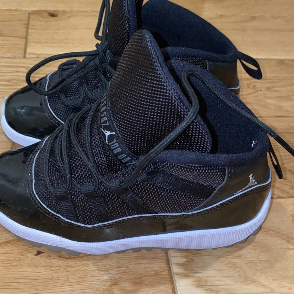 Jordan retro 11 jubilee - Picture 1 of 4